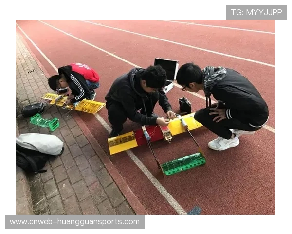 邓发中学书画比赛绘就全运曲棍球场景，艺术与体育在校园共鸣